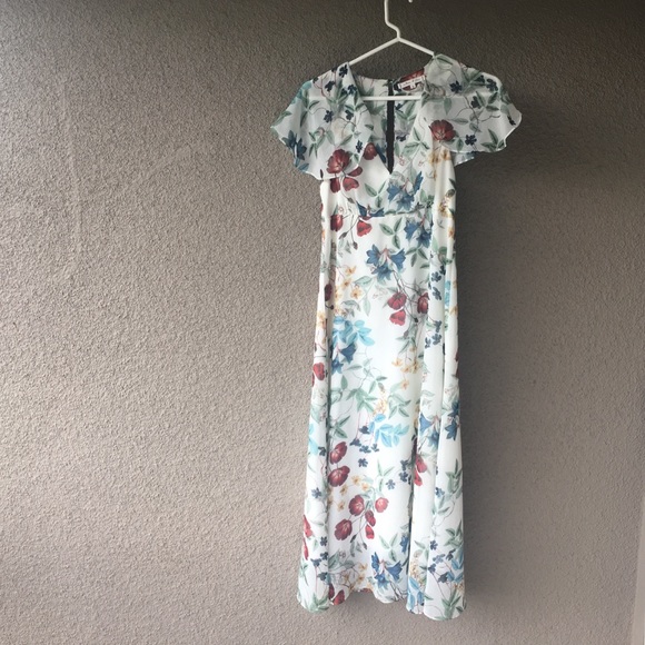 ✨ Beautiful Willow & Clay Floral Dress - Picture 10 of 13